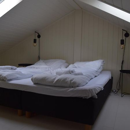 Nydelig Hytte Med Fantastisk Beliggenhet Ved Sjoen Villa Laupstad Buitenkant foto