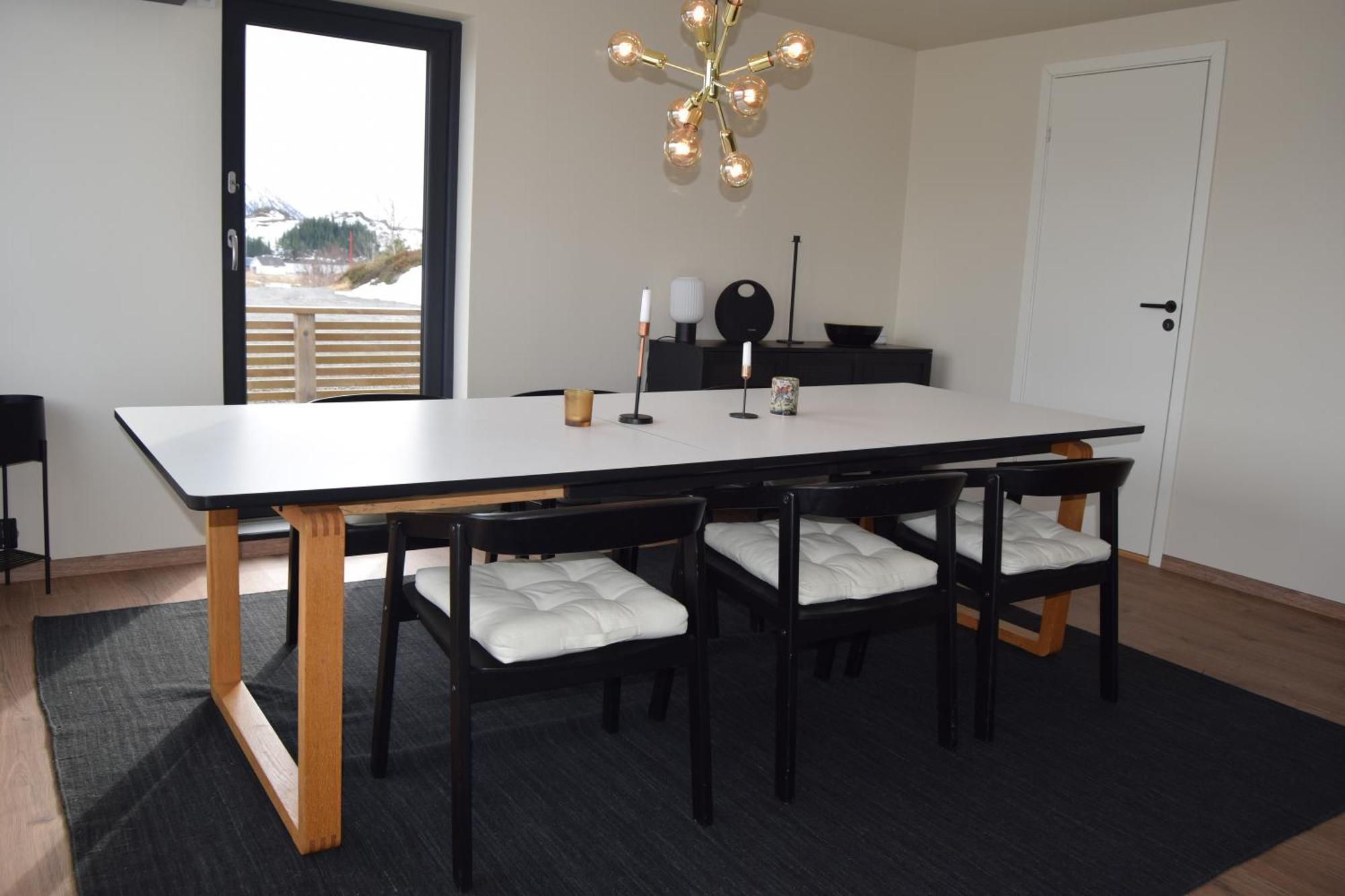 Nydelig Hytte Med Fantastisk Beliggenhet Ved Sjoen Villa Laupstad Buitenkant foto