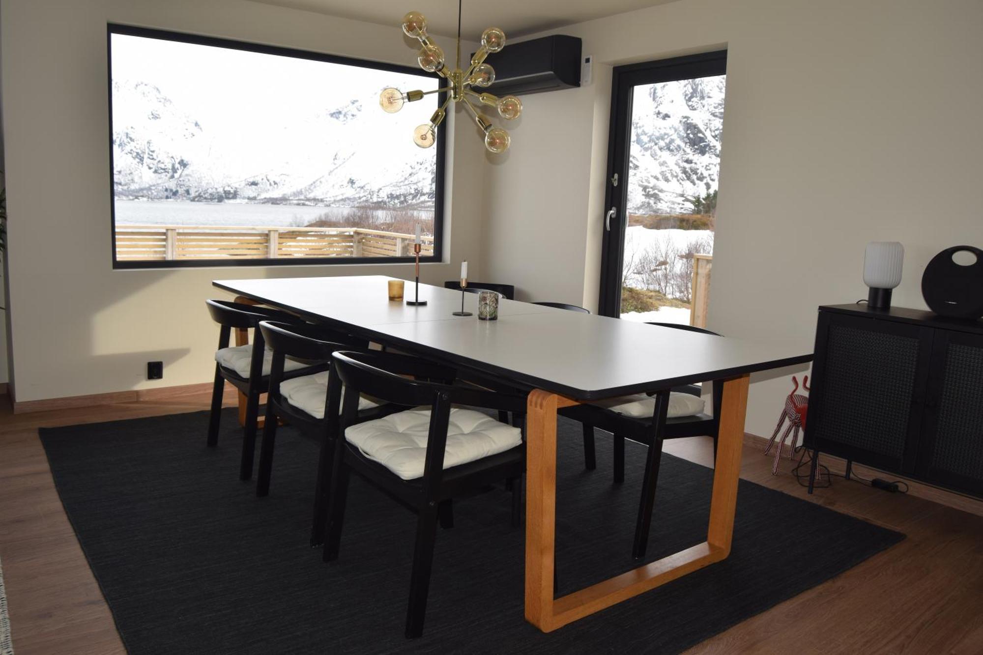 Nydelig Hytte Med Fantastisk Beliggenhet Ved Sjoen Villa Laupstad Buitenkant foto